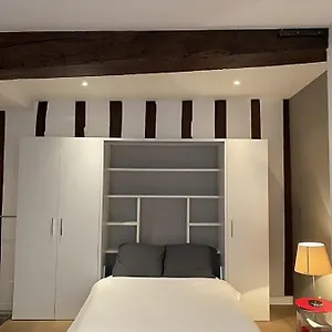 Modern In The Heart Of St-germain , Paris France